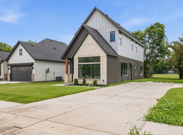 301 E Locust, Leonard, TX 75452