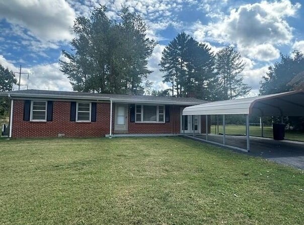 207 Wayne Ave, Livingston, TN 38570