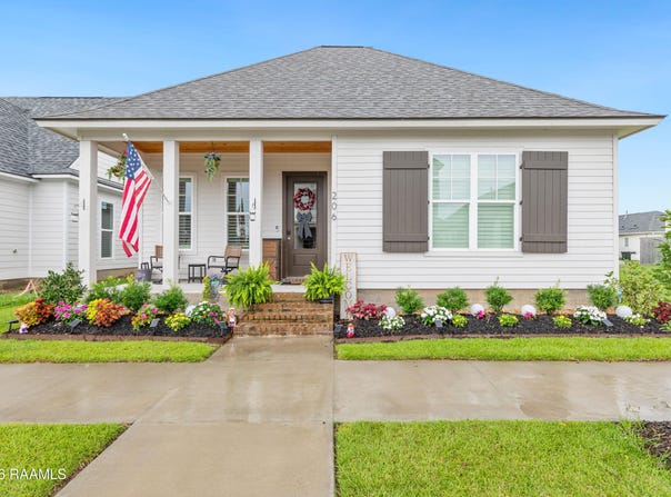 206 Oak Village Drive, Scott, LA 70583