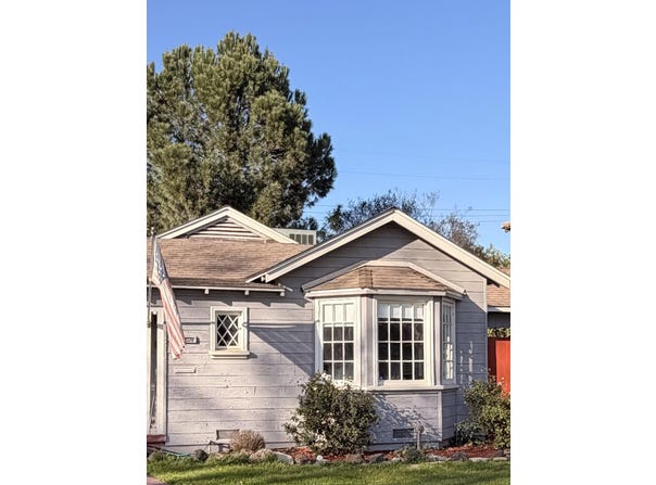 1072 E Sycamore Avenue E, Tulare, CA 93274