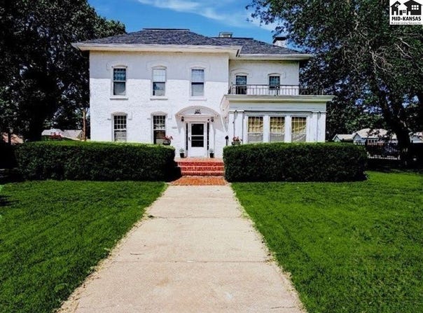 603 S Douglas Ave, Lyons, KS 67554