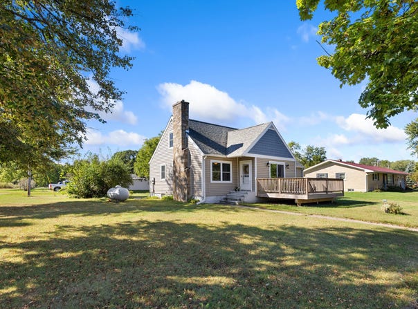 301 Michaels St, Cochrane, WI 54622