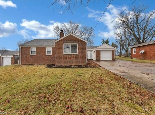 627 Poland Avenue, Struthers, OH 44471