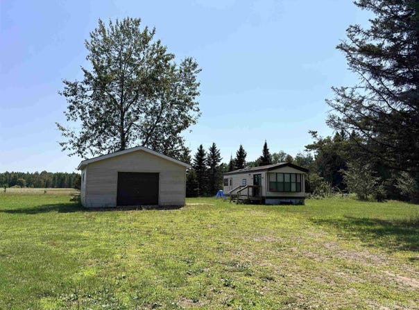 3123 County 416 23rd Road, Cornell, MI 49818