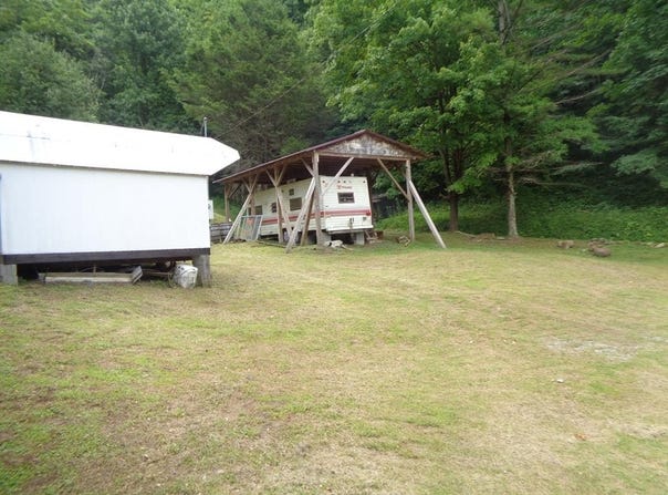 78 Rochetti Drive, CRUMPLER, WV 24868