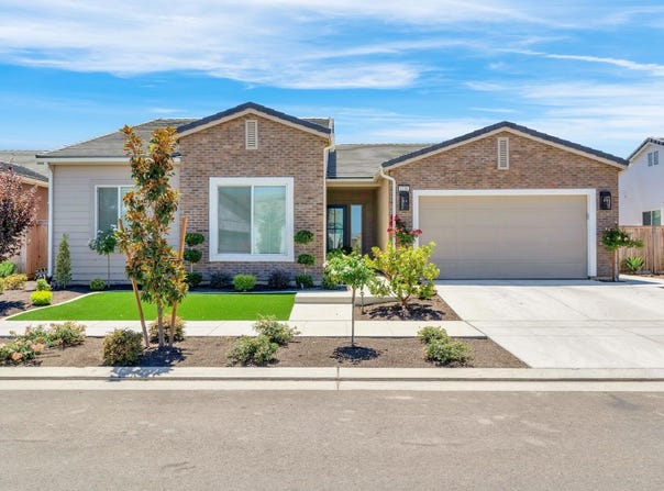 1236 Windmill Avenue, Clovis, CA 93619