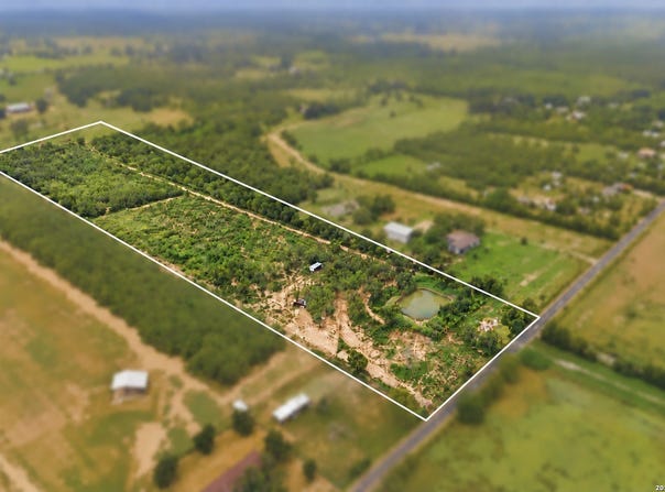 1083 CR 6610, Devine, TX 78016