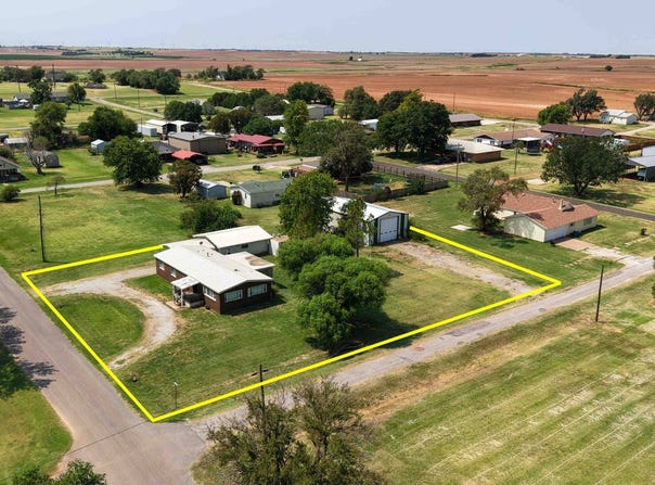 1375 Texas Ave., Nash, OK 73761
