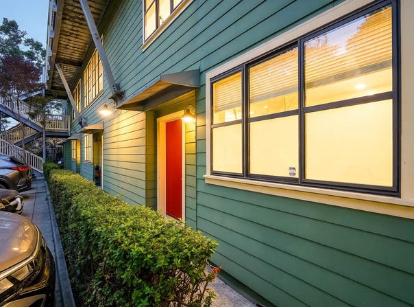 1555 32nd St, Oakland, CA 94608