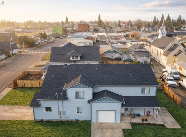 301 S 1st St., Silverton, OR 97381