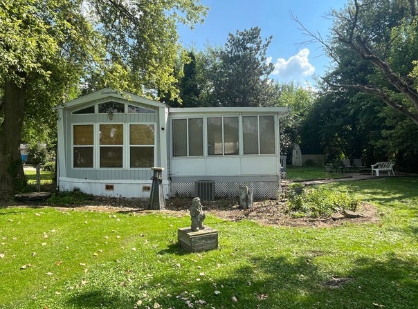 1009 Bay Road, McHenry, IL 60051