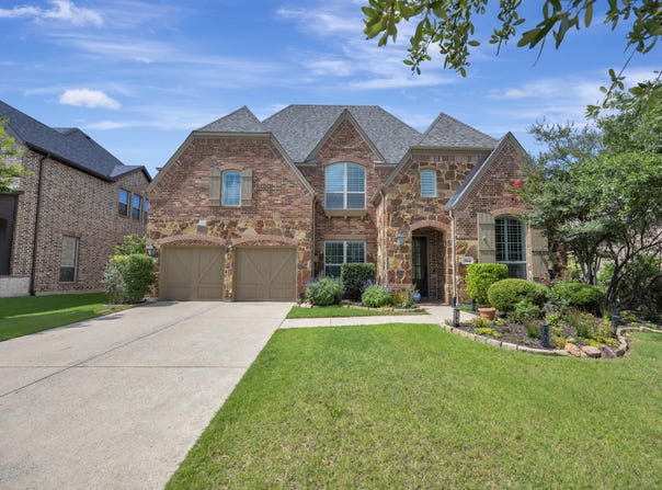 944 Highpoint Way, Roanoke, TX 76262