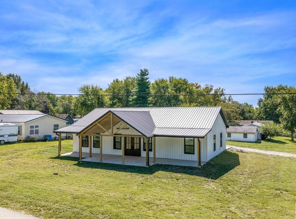 303 E Clay Street, Smithton, MO 65350