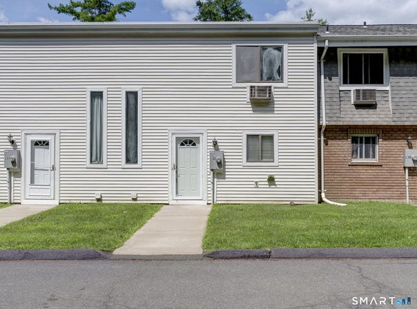 132 Sutton Place, Bloomfield, CT 06002