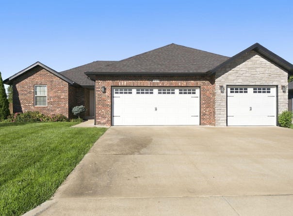 413 N Maplecrest Drive, Nixa, MO 65714