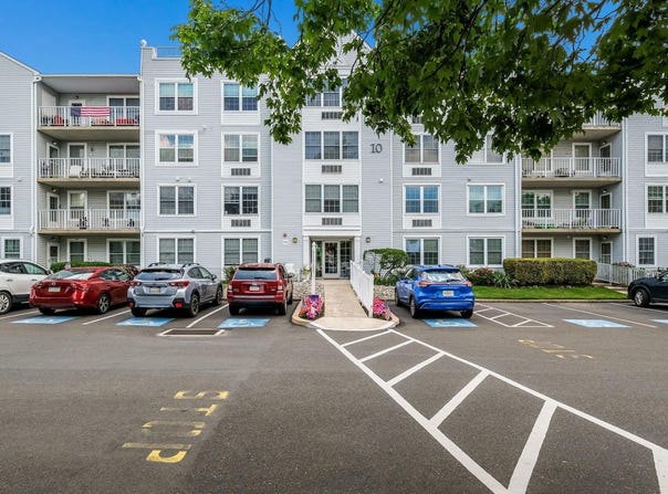 10307 CENTENNIAL Station, WARMINSTER, PA 18974
