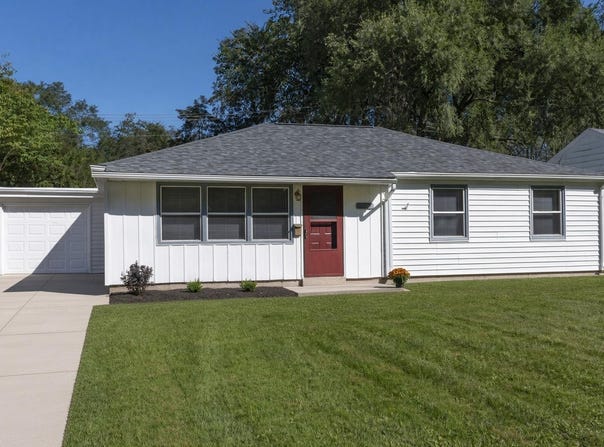 3127 Mckinley, South Bend, IN 46613