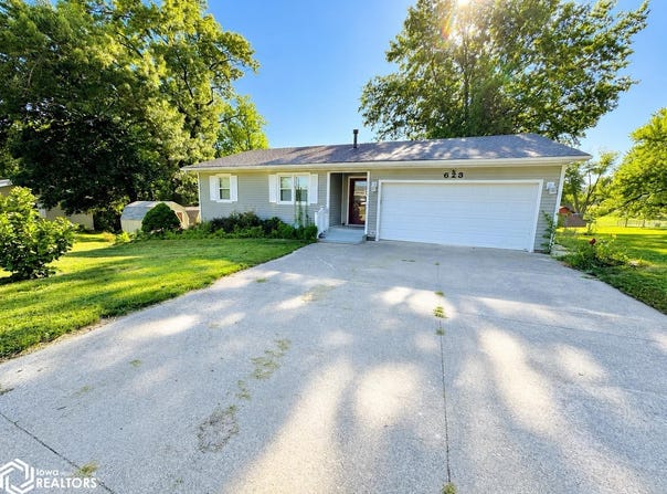 623 N 3Rd Street, Centerville, IA 52544