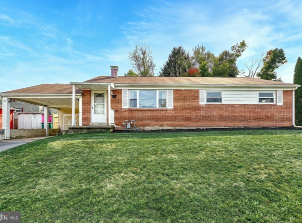 10 DULLES Drive E, CAMP HILL, PA 17011