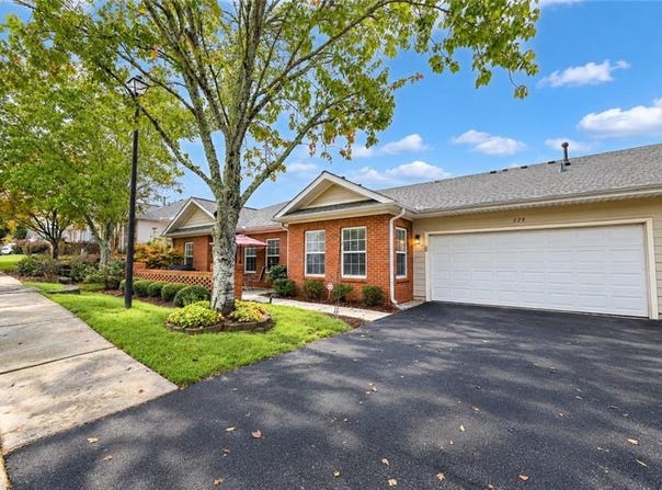 229 Villa Park Circle, Stone Mountain, GA 30087