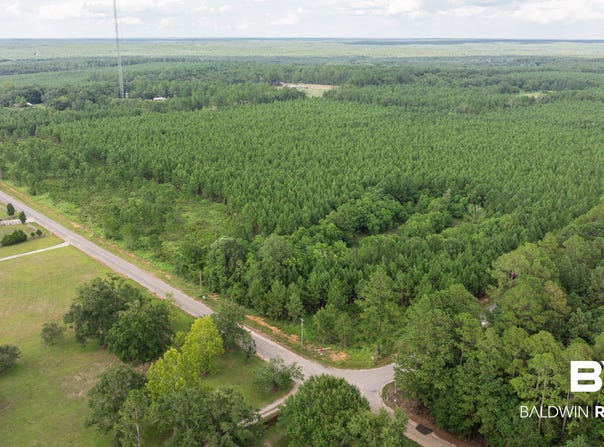 Day Rd, Robertsdale, AL 36567