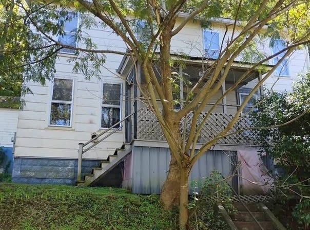 207 Hill Street, Friendly, WV 26146