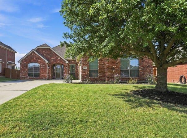 812 Peach Lane, Burleson, TX 76028