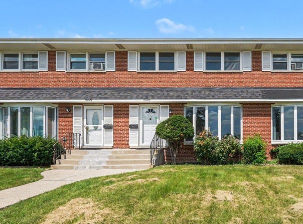 15W632 Virginia Lane, Elmhurst, IL 60126
