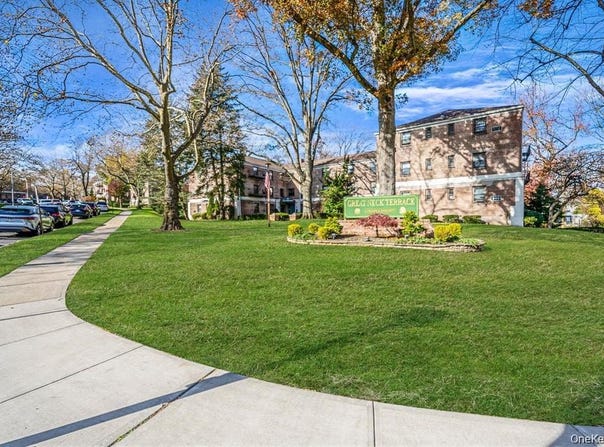 8 Terrace Circle, Great Neck, NY 11021
