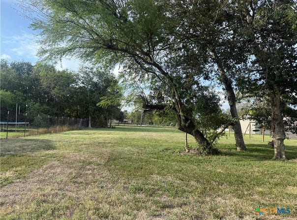 W Cypress Street lot: 1, Edna, TX 77957