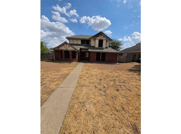 405 Raintree Circle, DeSoto, TX 75115