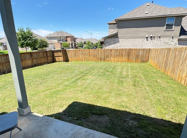 2328 Calvert Dr, Leander, TX 78641