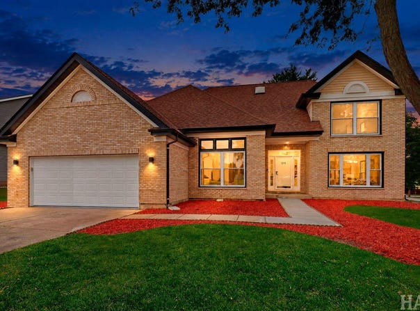 275 Farmhill Drive, Algonquin, IL 60102