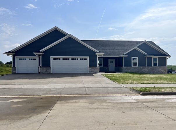 440 Gavin Circle, Peosta, IA 52068