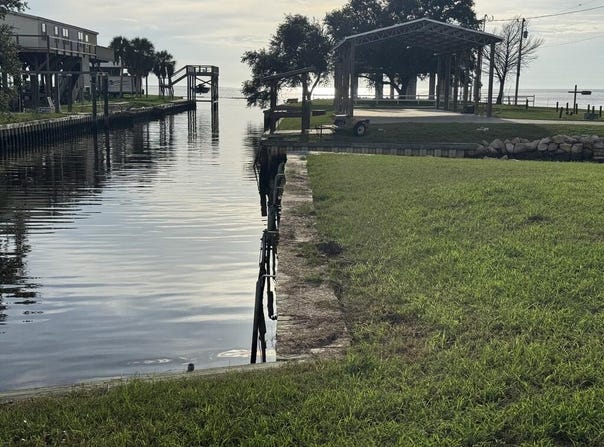 35 3rd Ln, Horseshoe Beach, FL 32648