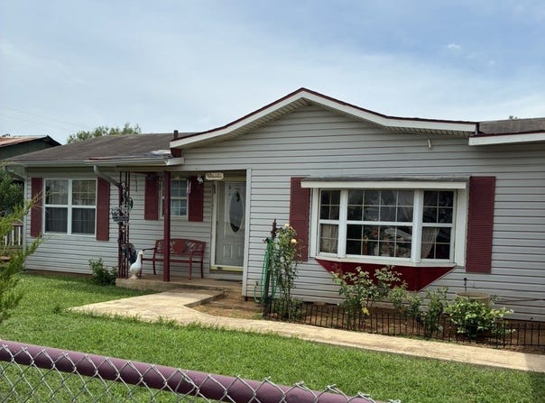 323 E WHITE ST, Dilley, TX 78017