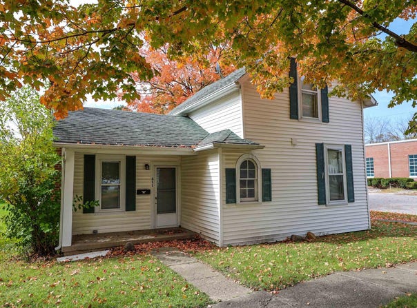 211 N Calhoun Street, South Whitley, IN 46787-1342