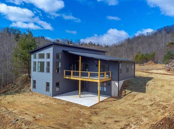 72 Mountain View Villas Rd, Franklin, NC 28734