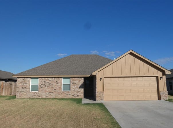 207 NW Sandstone Ave, Cache, OK 72527