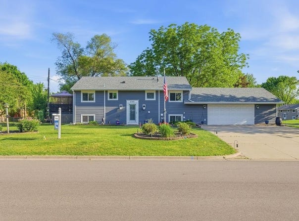 2101 Laramie Trail, Brooklyn Park, MN 55444