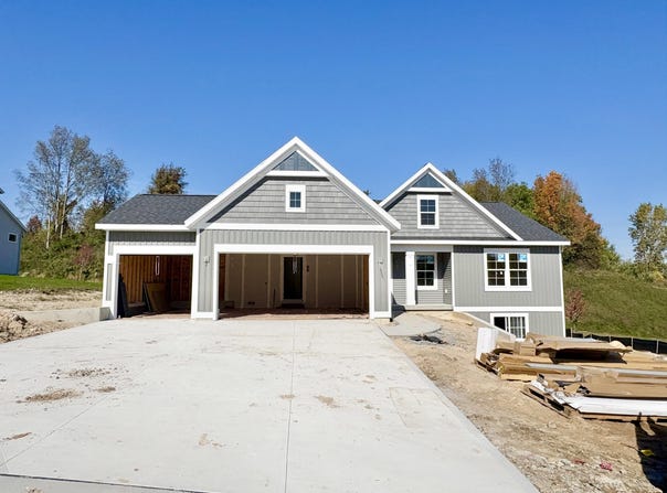 5925 Valley Point Drive SE, Caledonia, MI 49316