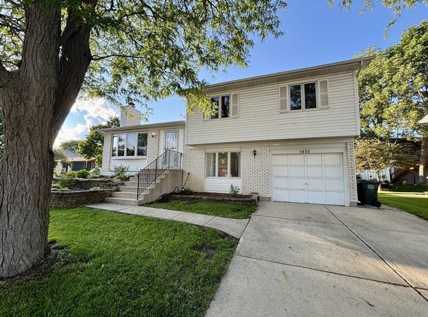 1450 Sturbridge Court, Hoffman Estates, IL 60192
