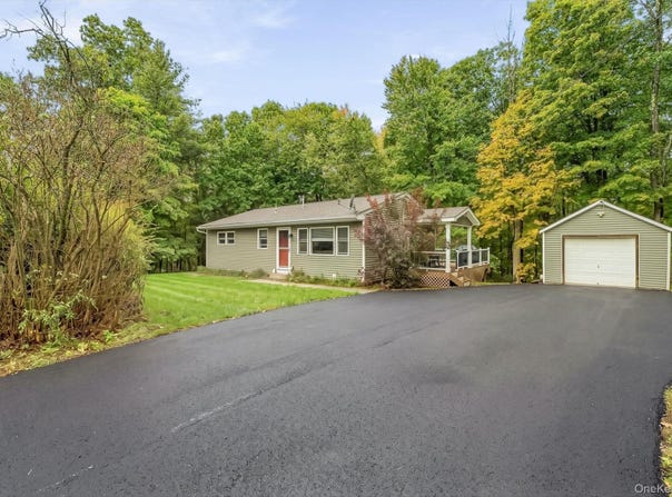 1040 Route 211 W, Middletown, NY 10940