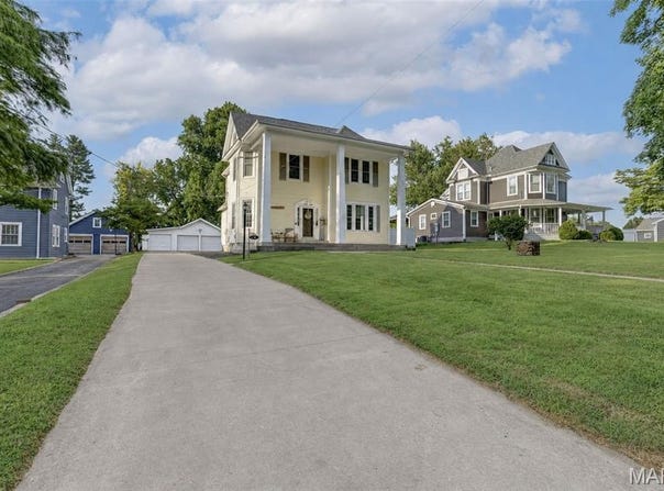 812 E Washington Street, Pittsfield, IL 62363