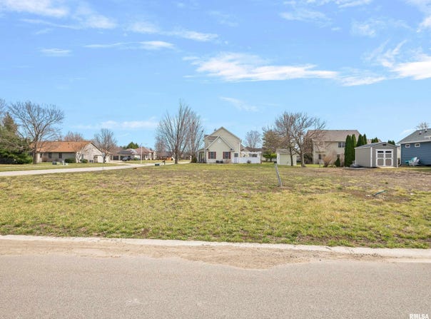 400 Manor Hill Drive, Chatham, IL 62629