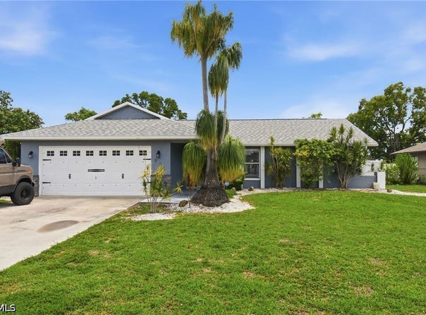 934 SE 25th Lane, Cape Coral, FL 33904