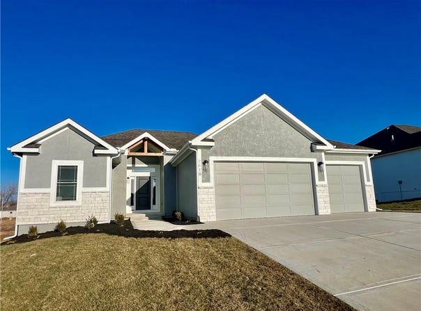 2144 Deerfield Terrace, Liberty, MO 64068