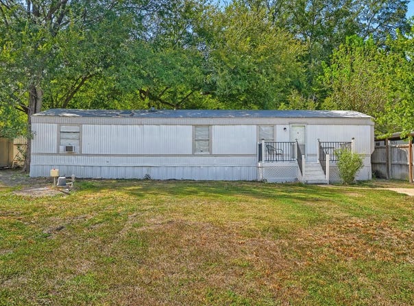208 Circle Dr, Buda, TX 78610