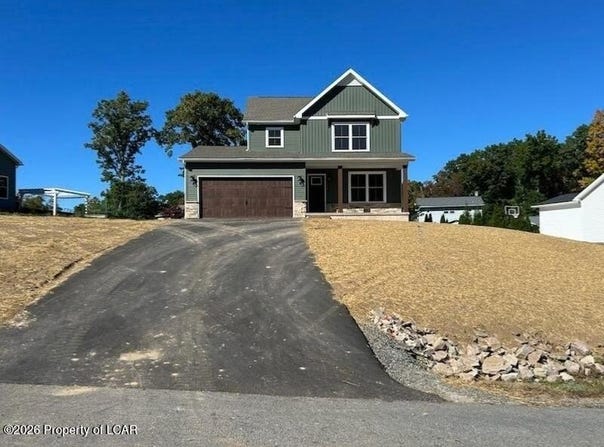 50 Saddle Ridge Drive, Dallas, PA 18612