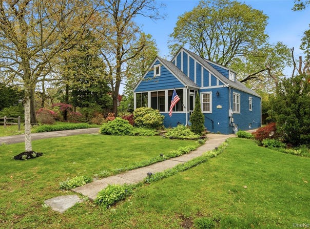 544 Lombardy Boulevard, Brightwaters, NY 11718
